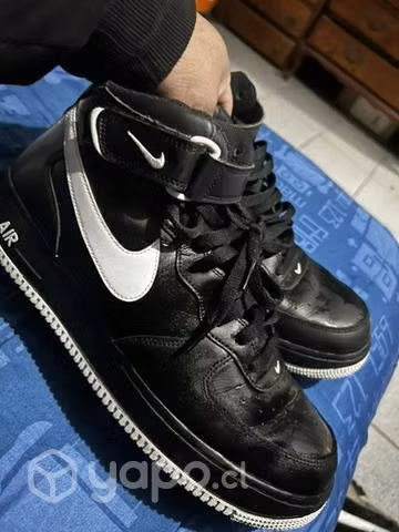 Nike air force one negras cuero