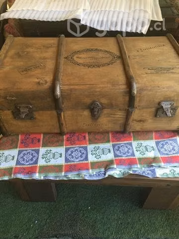 Maleta de madera antigua