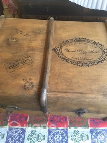 Maleta de madera antigua