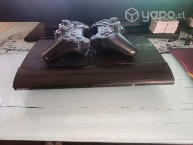 Play 3 slim con 4 juegos y 2 mandos