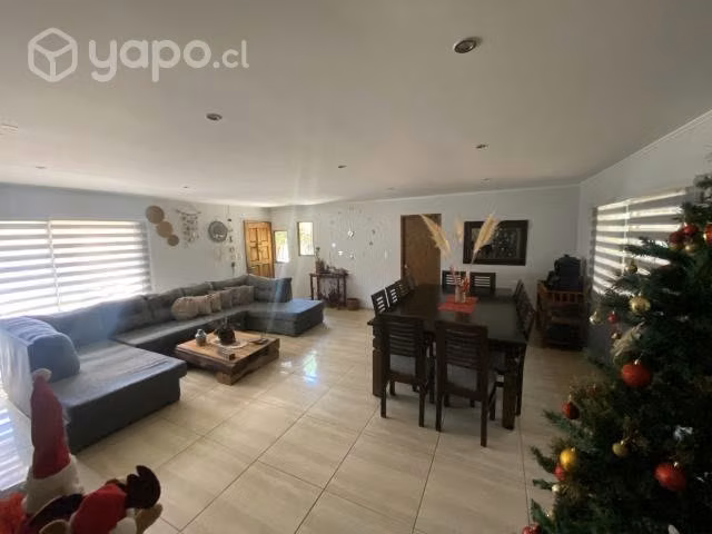 Se vende terreno de 2000 mts2 con 3 casas