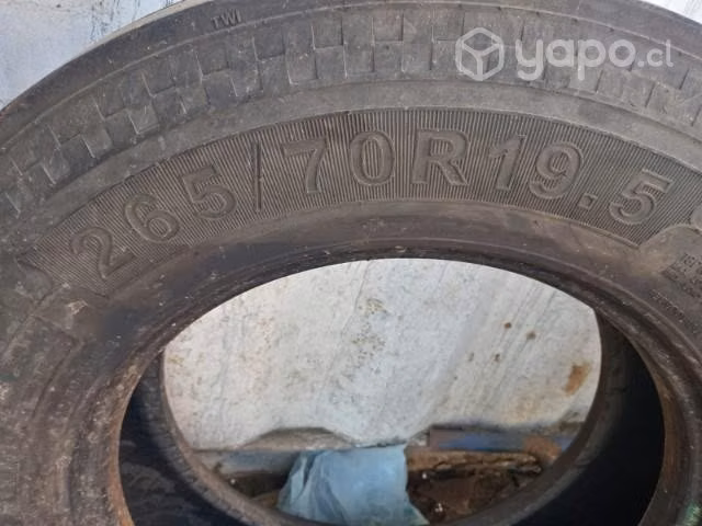 Neumáticos 265/70R/19.5 tengo 2