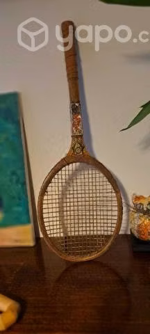 Raqueta antigua de madera