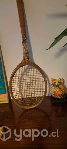 Raqueta antigua de madera