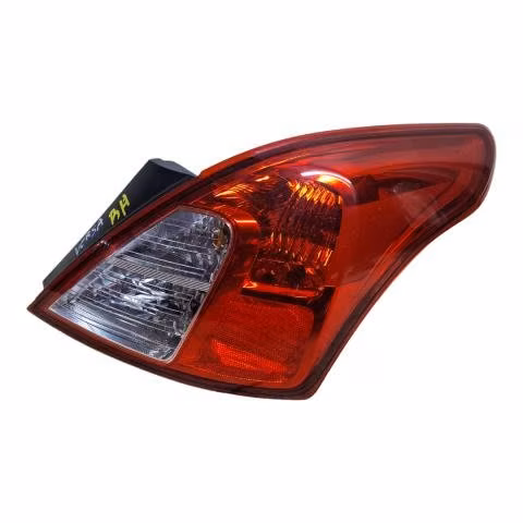 Foco derecho nissan versa 2012/2019