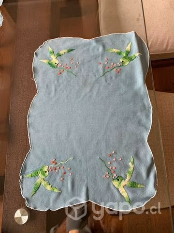Camino de Mesa +4 Individuales bordados en Lino