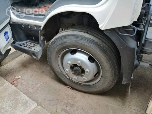 Camión HINO XZU 817