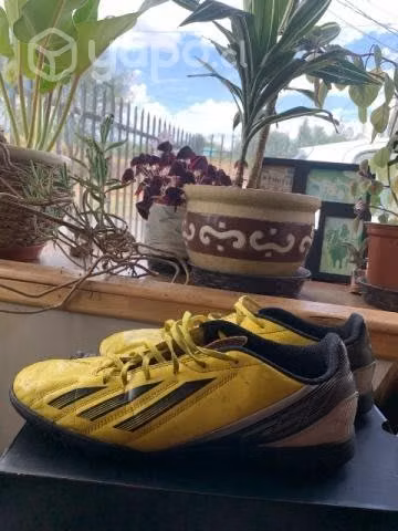 Zapatillas de baby fútbol como nuevos