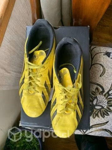 Zapatillas de baby fútbol como nuevos