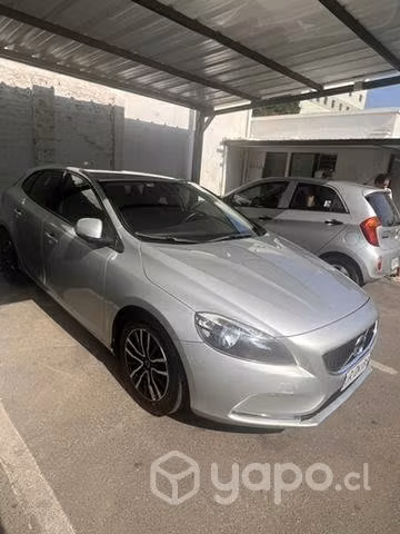 Volvo auto v40 2019