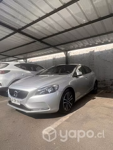 Volvo auto v40 2019
