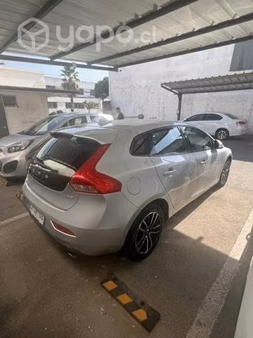 Volvo auto v40 2019