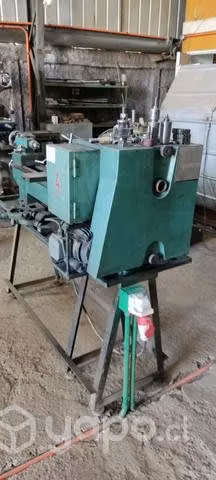 Torno Honden Sobre Mesa
