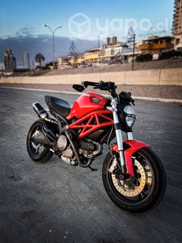 Ducati Monster 696 2011