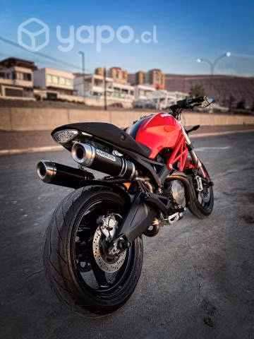 Ducati Monster 696 2011