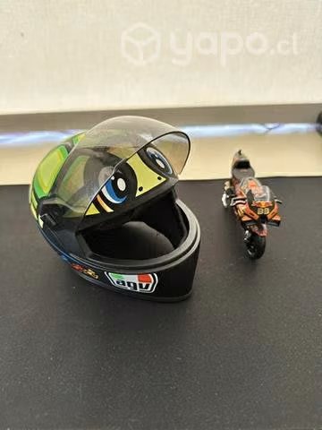 Casco a Escala de Moto