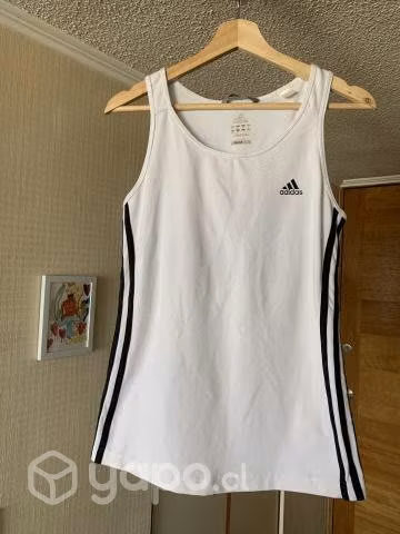 Ropa semiformal, deportiva (adidas) y casual
