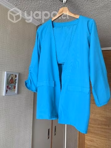 Ropa semiformal, deportiva (adidas) y casual