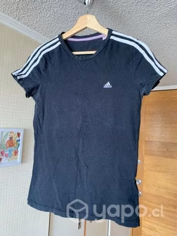 Ropa semiformal, deportiva (adidas) y casual