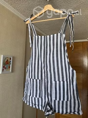 Ropa semiformal, deportiva (adidas) y casual