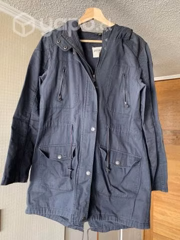 Ropa semiformal, deportiva (adidas) y casual