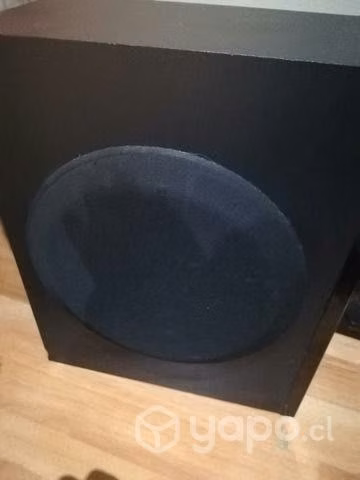 Woffer Samsung con parlantes pequeños de sonidos