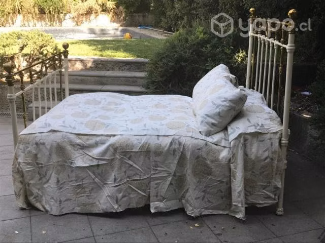 Cama de fierro y bronce antigua