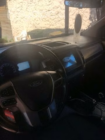 Camioneta a la venta Ford Ranger vendo por viaje