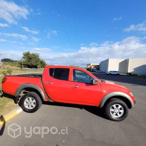 Mitsubishi l200 2015