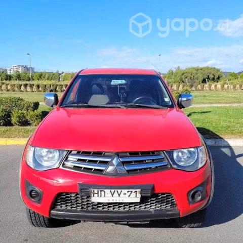 Mitsubishi l200 2015
