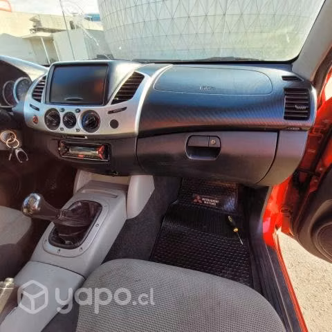 Mitsubishi l200 2015