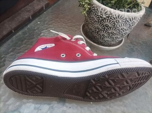 Zapatillas Converse burdeos casi sin uso - Imagen 3