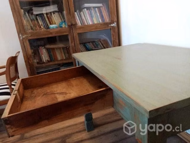 Escritorio o mesa de campo restaurado