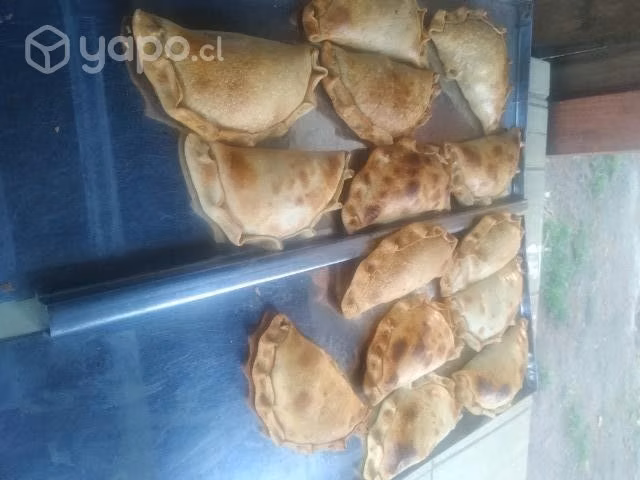 Empanadas días domingo y Mote con huesillos