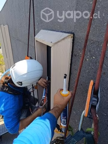 Trabajo en altura técnico vidriero