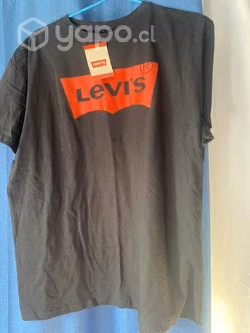 Poleras de reconocidas marcas