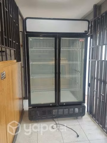 Se vende artículos de muebleria para minimarket