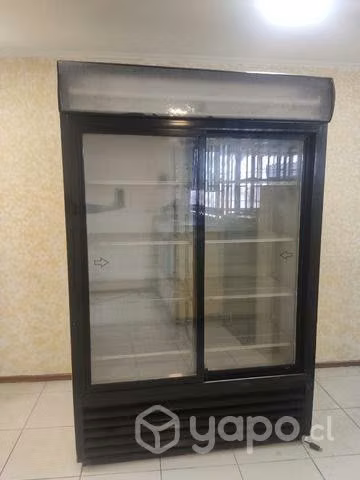 Se vende artículos de muebleria para minimarket
