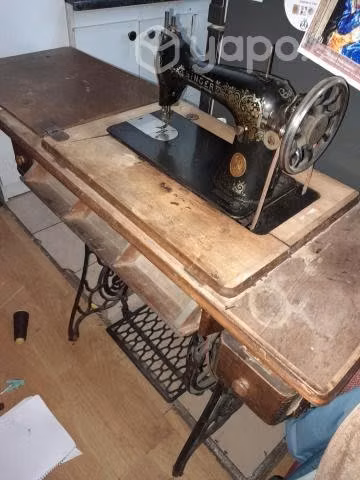 Maquina de cocer SINGER antigua