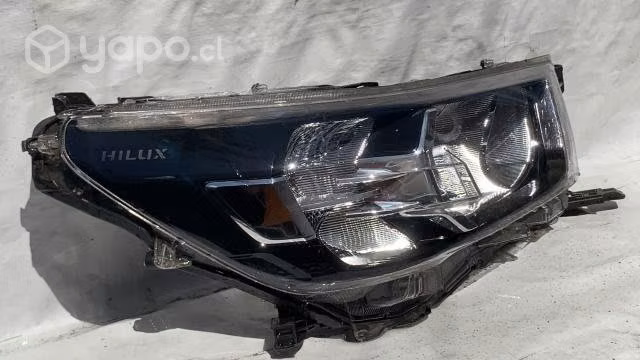 Optico derecho Toyota Hilux 16-23