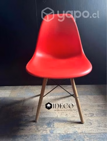 Silla eames nueva de polipropileno para comedor
