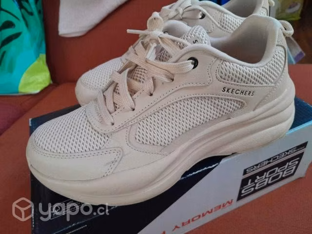 Zapatillas color crema marca skechers