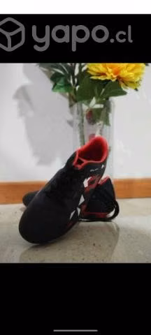 Botines fútbol con toperoles