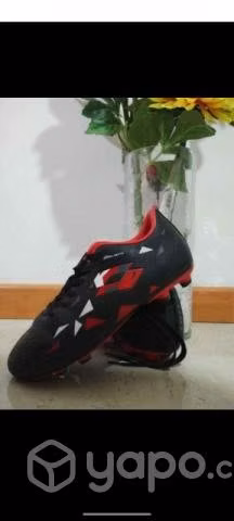 Botines fútbol con toperoles