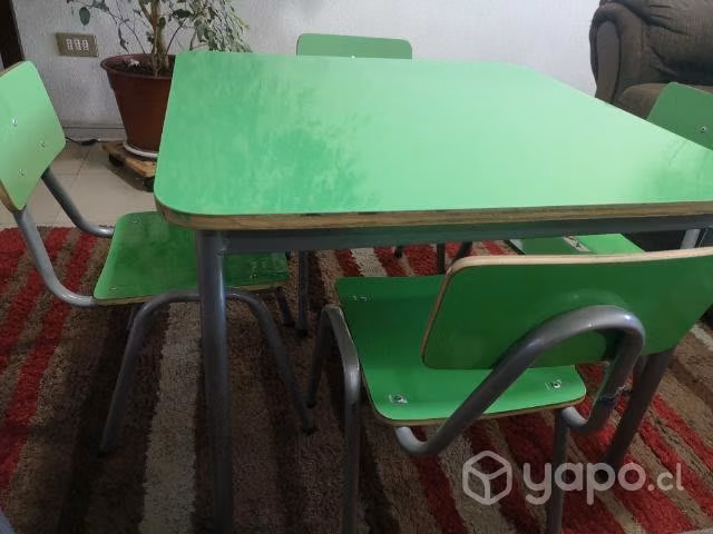 Mesita escolar para niños