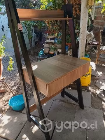 Vendo pequeño escritorio