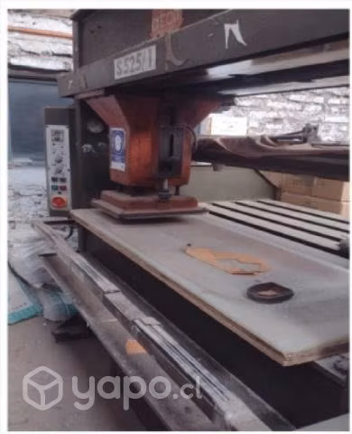 Maquina troqueladora de puente