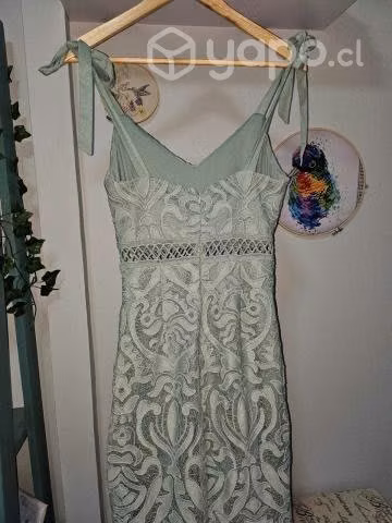 Vestido encaje bordado "LULUS"