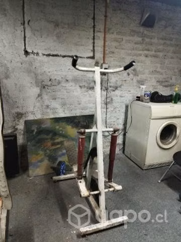 Maquina multifuncional y máquina para pierna