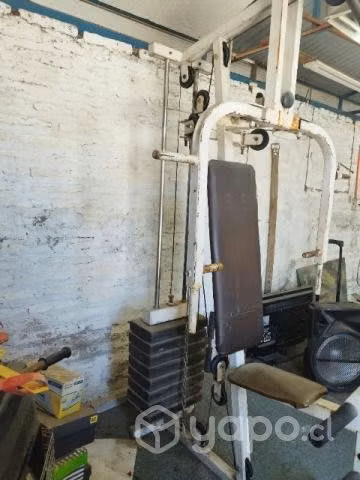 Maquina multifuncional y máquina para pierna